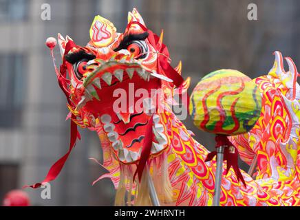 Manchester, Royaume-Uni. 11 février 2024. Défilé du nouvel an CHINOIS et défilé du dragon Manchester UK. Des milliers de personnes sont sorties de la communauté de Manchester pour assister à la parade de dragon à travers le centre-ville de Manchester depuis Oxford Road se terminant dans China Town à Manchester. Manchester Royaume-Uni. Photo : Garyroberts/worldwidefeatures.com crédit : GaryRobertsphotography/Alamy Live News Banque D'Images