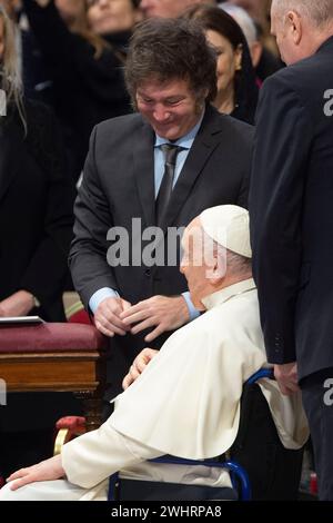 Vatican, Vatican. 11 février 2024. Italie, Rome, Vatican, 2024/2/11.le pape François rencontre le président argentin Javier Milei, après avoir présidé une messe avec cérémonie de canonisation de la missionnaire du XVIIIe siècle Maria Antonia de Paz y Figueroa (1730-1799), également connue sous le nom de 'Mama Antula', au Vatican photographie par Alessia Giuliani / Catholic Press photo s. RESTREINTE À UN USAGE ÉDITORIAL - PAS DE MARKETING - PAS DE CAMPAGNES PUBLICITAIRES. Crédit : Agence photo indépendante/Alamy Live News Banque D'Images