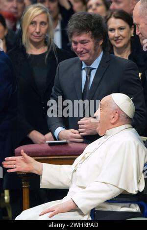 Vatican, Vatican. 11 février 2024. Italie, Rome, Vatican, 2024/2/11.le pape François rencontre le président argentin Javier Milei, après avoir présidé une messe avec cérémonie de canonisation de la missionnaire du XVIIIe siècle Maria Antonia de Paz y Figueroa (1730-1799), également connue sous le nom de 'Mama Antula', au Vatican photographie par Alessia Giuliani / Catholic Press photo s. RESTREINTE À UN USAGE ÉDITORIAL - PAS DE MARKETING - PAS DE CAMPAGNES PUBLICITAIRES. Crédit : Agence photo indépendante/Alamy Live News Banque D'Images