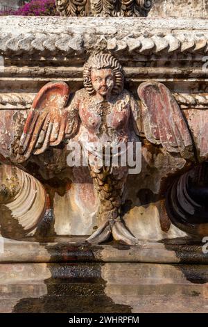 Antigua, Guatemala. Chérubin à la base de la fontaine (Fuente de Pescados) de l'église de la Merced. Fontaine construite du XVIIIe siècle, restaurée en 1944. Banque D'Images