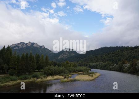 Septembre à Pieniny, Dunajec et trois couronnes, paysage d'automne Banque D'Images