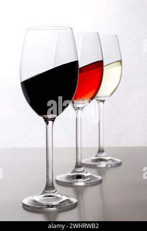 Vin rouge, rose et blanc en verre Banque D'Images