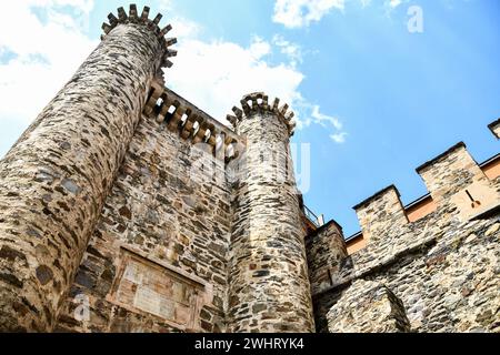 Vue détaillée de la ville espagnole de Ponferrada en galice espagne. Banque D'Images