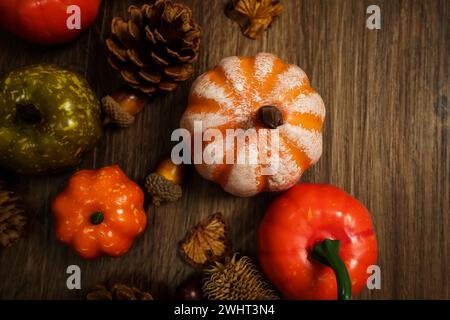 Arrière-plan de décorations d'Halloween. Tête de citrouille effrayante Halloween sur table en bois concept de vacances Halloween Banque D'Images