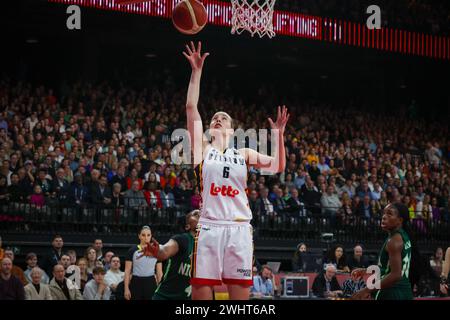 Anvers, Belgique. 11 février 2024. La belge Antonia Delaere se bat pour le ballon lors d'un match de basket-ball entre l'équipe nationale belge féminine 'The Belgian Cats' et le Nigeria, dimanche 11 février 2024 à Anvers, lors du tournoi de qualification de basket-ball féminin FIBA pour les Jeux olympiques d'été de 2024 à Paris, France. BELGA PHOTO VIRGINIE LEFOUR crédit : Belga News Agency/Alamy Live News Banque D'Images