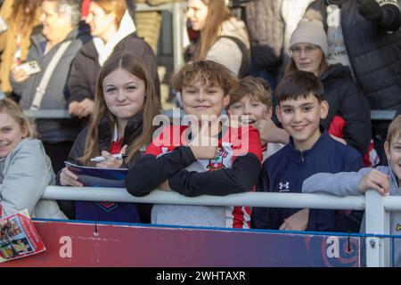 Eastleigh, Royaume-Uni. 11 février 2024. Jubilez les fans de football après le match de la FA Cup Adobe pour femmes entre Southampton et Manchester United au Silverlake Stadium, Eastleigh. (Tom Phillips/SPP) crédit : photo de presse sportive SPP. /Alamy Live News Banque D'Images