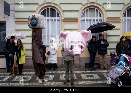 Prague, République tchèque. 11 février 2024. Le cortège du carnaval de Zizkov (carnaval slave) a eu lieu à Prague, en République tchèque, le 11 février 2024. Crédit : Ondrej Deml/CTK photo/Alamy Live News Banque D'Images