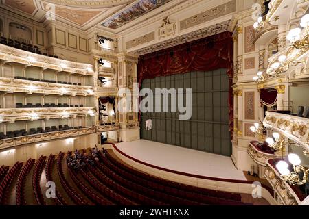 Semperoper intérieur, auditorium, Dresde, Saxe, Allemagne Banque D'Images