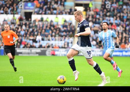 Zian Flemming (10 Millwall) se lance dans le match du Sky Bet Championship entre Coventry City et Millwall à la Coventry Building Society Arena, Coventry, le dimanche 11 février 2024. (Photo : Kevin Hodgson | mi News) crédit : MI News & Sport /Alamy Live News Banque D'Images