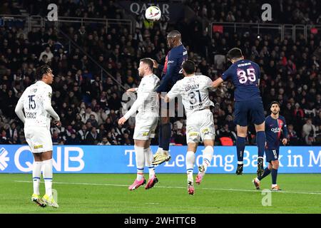 Paris, France. 11 février 2024. © Julien Mattia/le Pictorium/MAXPPP - Paris 11/02/2024 Julien Mattia/le Pictorium - 11/02/2024 - France/Ile-de-France/Paris - lors de la rencontre entre le Paris Saint Germain (PSG) et le LOSC (Lille), au Parc des Princes, le 10 fevrier 2024. - Valeurs ACtuelles Out, JDD Out, No JDD, RUSSIA OUT, NO RUSSIA #norussia/11/02/2024 - France/Ile-de-France (région)/Paris - lors du match entre le Paris Saint Germain (PSG) et le LOSC (Lille), au Parc des Princes, le 10 février 2024. Crédit : MAXPPP/Alamy Live News Banque D'Images