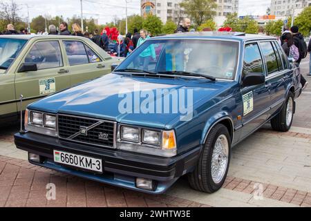 Biélorussie, Minsk - 16 mai 2023 : gros plan sur les voitures Volvo anciennes Banque D'Images