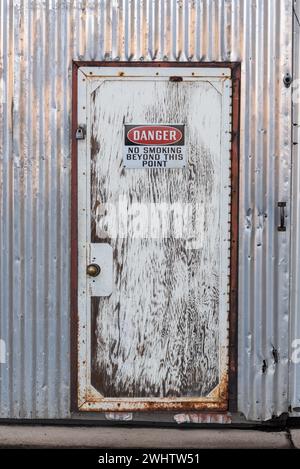 Panneau danger à l'aéroport municipal Enterprise d'Enterprise, Oregon. Banque D'Images