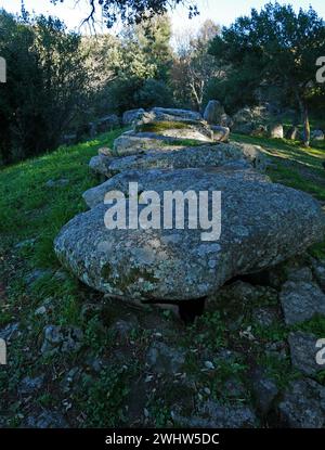 La tombe des géants de Pascaredda à Calangianus, Sardaigne, Italie Banque D'Images