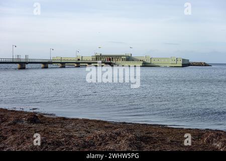 Paysage du rivage et Ribersborgs Kallbadhuset spa bâtiment de 1898 année Banque D'Images