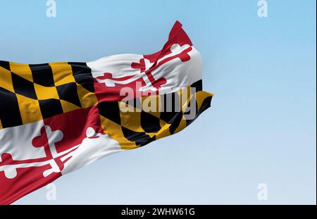 Drapeau de l'État du Maryland agitant par temps clair Banque D'Images