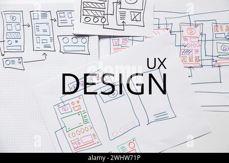 Développement et esquisse sur papier d'une application personnalisée comme fond, graphisme, UX design de texte Banque D'Images