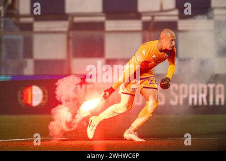 Côme, Italie. 09th Feb, 2024. Lorenzo Andrenacci (Brescia calcio) vu avec le Flare lors du match de Serie B entre Como 1907 et Brescia au Stadio Comunale G. Sinigaglia. Score final ; Como 1907 1-0 Brescia. (Photo de Mattia Martegani/SOPA images/SIPA USA) crédit : SIPA USA/Alamy Live News Banque D'Images