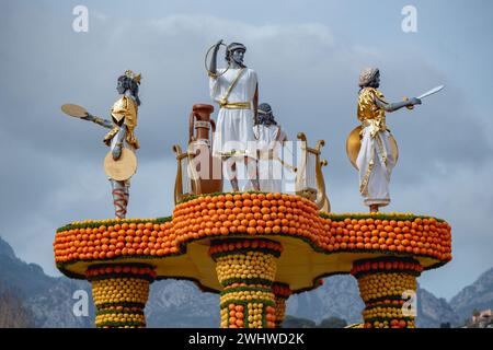 Un festival de carnaval unique avec d'énormes compositions d'agrumes et des sculptures au célèbre festival du citron dans la ville française de Menton Banque D'Images