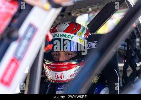 Sandown Park, Australie. 11 février 2024. Tony D’Alberto dans sa voiture lors de la marche de grille avant la course 2 de la SuperCheap Auto TCR Australia Series dimanche à la Shannon’s Speed Series Race Sandown Credit : James Forrester/Alamy Live News Banque D'Images