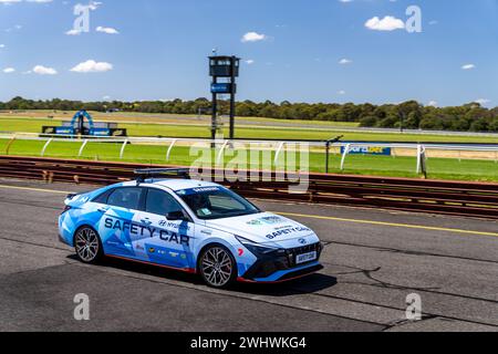 Sandown Park, Australie. 11 février 2024. La Hyundai i30N Safety car a été citée à de nombreuses reprises pendant le week-end lors de la course Speed Series de Shannon Sandown Credit : James Forrester/Alamy Live News Banque D'Images