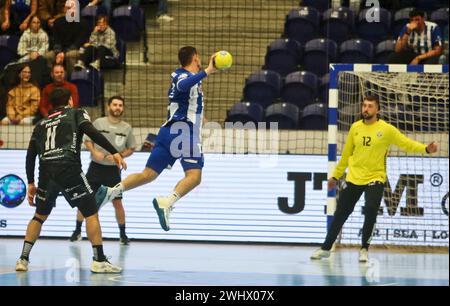 Porto, Portugal. 10 février 2024. Porto, 02/10/2024 - le Futebol Clube do Porto a accueilli Associação Atlética de Águas Santas cet après-midi, au stade Pavilhão Dragão Arena, dans un match comptant pour la 17ème manche du Championnat National de Handball - 2023/2024. Ignacio Plaza ; Diogo Ribeiro. (José Carmo/Global Imagens) crédit : Atlantico Press/Alamy Live News Banque D'Images