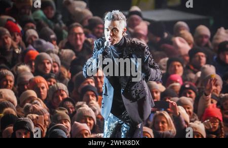 Schladming, Steiermark, Österreich : Robbie Williams im Konzert zur Saisoneröffnung der Wintersaison 2023 / 2024 ouverture de ski Schladming Dachstein Planai, Hauser Kaibling, Reiteralm, Hochwurzen - Weltstar, VIP, promi *** Schladming, Styrie, Autriche Robbie Williams en concert à l'ouverture de la saison d'hiver 2023 2024 ouverture du ski Schladming Dachstein Planai, Hauser Kaibling, Reiteralm, Hochwurzen World star, VIP, Celebrity Copyright : xJoeranxSteinsiekx Banque D'Images