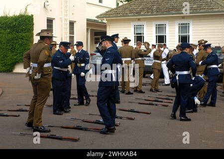 Garde armée pour que M. Pierre-André Imbert, ambassadeur de France, présente ses lettres de créance à Government House, Canberra, ACT, Australie. Banque D'Images