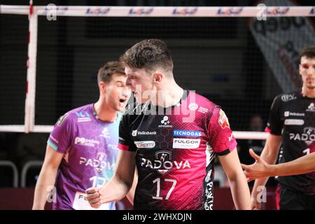 Padoue, Italie. 11 février 2024. LUCA PORRO (PALLAVOLO PADOVA) pendant Pallavolo Padova vs Allianz Milano, match de Volleyball Italien Serie A Men SuperLeague à Padoue, Italie, 11 février 2024 crédit : Agence photo indépendante/Alamy Live News Banque D'Images