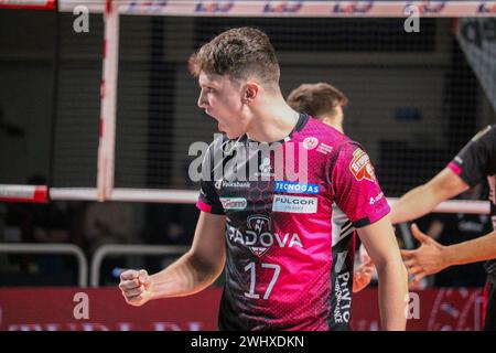 Padoue, Italie. 11 février 2024. LUCA PORRO (PALLAVOLO PADOVA) pendant Pallavolo Padova vs Allianz Milano, match de Volleyball Italien Serie A Men SuperLeague à Padoue, Italie, 11 février 2024 crédit : Agence photo indépendante/Alamy Live News Banque D'Images