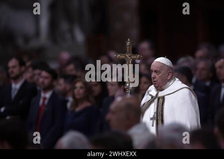 Cité du Vatican, Vatican, 11 février 2024. Le pape François préside la cérémonie de canonisation de la nouvelle sainte Argentine, María Antonia de Paz y Figueroa, en préparation Basilique Pierre au Vatican. Maria Grazia Picciarella/Alamy Live News Banque D'Images