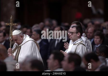 Cité du Vatican, Vatican, 11 février 2024. Le pape François préside la cérémonie de canonisation de la nouvelle sainte Argentine, María Antonia de Paz y Figueroa, en préparation Basilique Pierre au Vatican. Maria Grazia Picciarella/Alamy Live News Banque D'Images