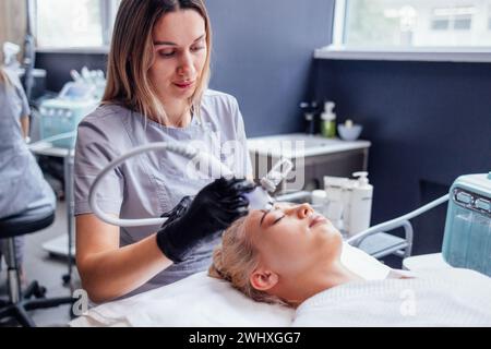 Traitement de gaz liquide rajeunissant pour le visage. Opération de nettoyage de la peau Hydro air Banque D'Images