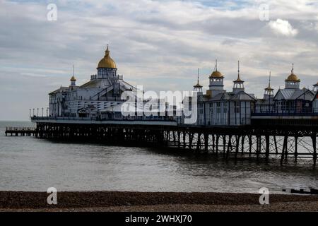 Eastbourne Pier, un quai de plaisance en bord de mer à Eastbourne, East Sussex, sur la côte sud de l'Angleterre Royaume-Uni Banque D'Images