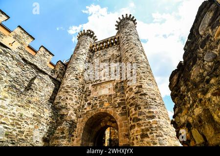 Vue détaillée de la ville espagnole de Ponferrada en galice espagne. Banque D'Images