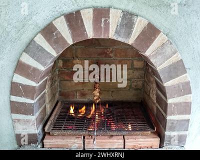 Poêles avec un shish kebab Banque D'Images