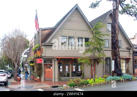 Bâtiment traditionnel en bois sur Ocean Avenue, Carmel-by-the-Sea, comté de Monterey, Californie, États-Unis d'Amérique Banque D'Images