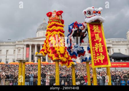 Londres, Royaume-Uni. 11 février 2024. Les danseurs du lion se produisent à Trafalgar Square pour célébrer le nouvel an lunaire chinois à Londres, en Grande-Bretagne, le 11 février 2024. Credit : Stephen Chung/Xinhua/Alamy Live News Banque D'Images