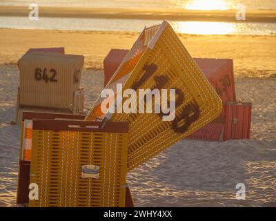 Coucher de soleil sur l'île de langeoog dans la mer du Nord Banque D'Images