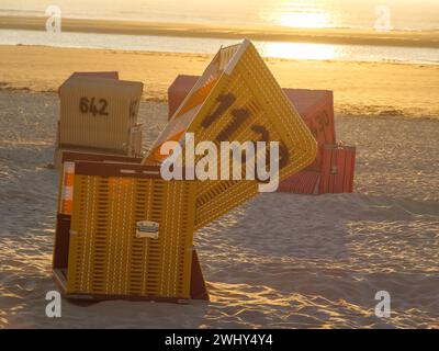 Coucher de soleil sur l'île de langeoog dans la mer du Nord Banque D'Images