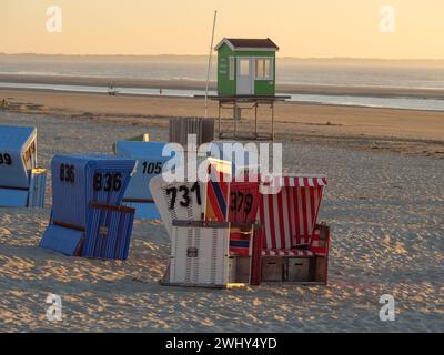 Coucher de soleil sur l'île de langeoog dans la mer du Nord Banque D'Images