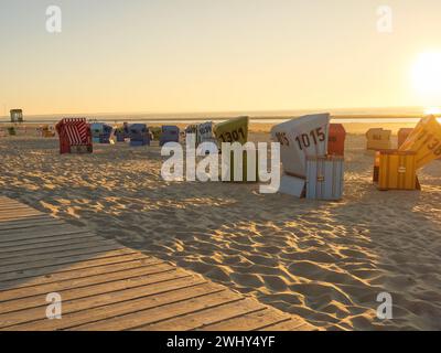 Coucher de soleil sur l'île de langeoog dans la mer du Nord Banque D'Images