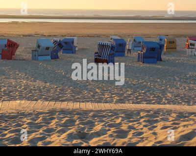 Coucher de soleil sur l'île de langeoog dans la mer du Nord Banque D'Images