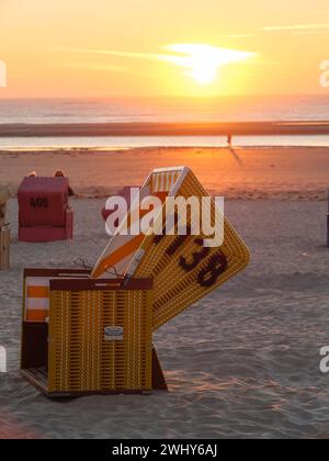 Coucher de soleil sur l'île de langeoog dans la mer du Nord Banque D'Images