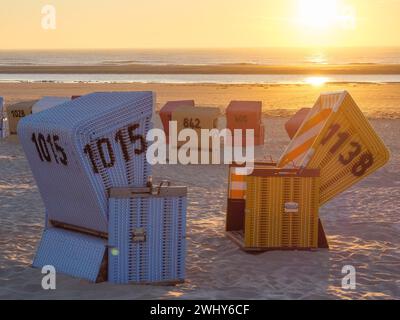 Coucher de soleil sur l'île de langeoog dans la mer du Nord Banque D'Images