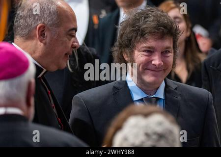 Vatican, Vatican. 11 février 2024. Le président argentin Javier Milei quitte le parfait Basilique Pierre à la fin de la Sainte Messe et à la canonisation de la bienheureuse Marie Antonia de Saint Joseph de Paz y Figueroa. (Photo de Stefano Costantino/SOPA images/Sipa USA) crédit : Sipa USA/Alamy Live News Banque D'Images