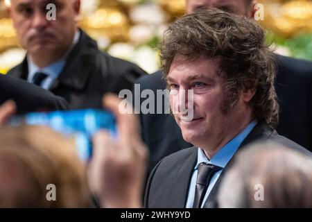 Vatican, Vatican. 11 février 2024. Le président argentin Javier Milei quitte le parfait Basilique Pierre à la fin de la Sainte Messe et à la canonisation de la bienheureuse Marie Antonia de Saint Joseph de Paz y Figueroa. Crédit : SOPA images Limited/Alamy Live News Banque D'Images