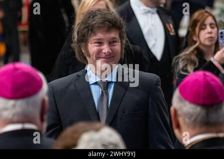 Vatican, Vatican. 11 février 2024. Le président argentin Javier Milei quitte le parfait Basilique Pierre à la fin de la Sainte Messe et à la canonisation de la bienheureuse Marie Antonia de Saint Joseph de Paz y Figueroa. Crédit : SOPA images Limited/Alamy Live News Banque D'Images