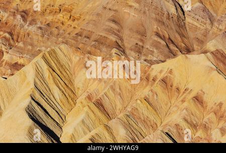 Zabriskie point est un point de vue situé dans la région d'Amargosa Range du parc national de la Vallée de la mort, Californie, États-Unis Banque D'Images