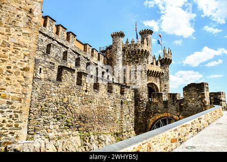 Vue détaillée de la ville espagnole de Ponferrada en galice espagne. Banque D'Images