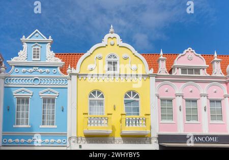 Les bâtiments de style colonial hollandais, Plaza Daniel Leo, Oranjestad, Aruba, les îles ABC sous le vent, Antilles, Caraïbes Banque D'Images